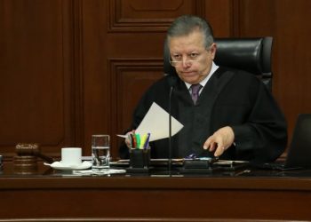 Mexico's ruling coalition extends Supreme Court's president mandate